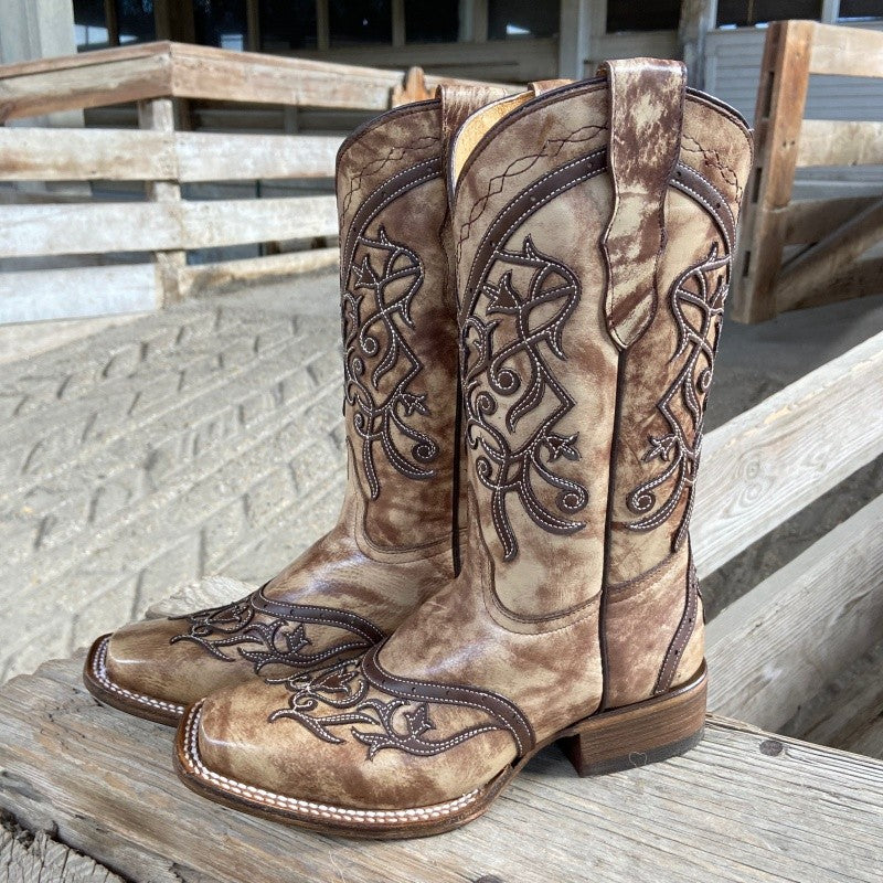 USA ストリート看板　COWGIRL Wild West Cowgirl Safety Pin Graphic Tee - Product Details